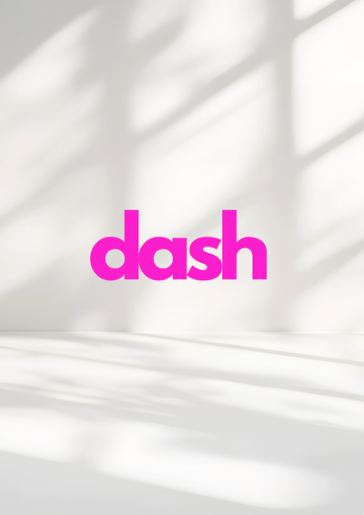 dash-logo i sollys på en hvid væg