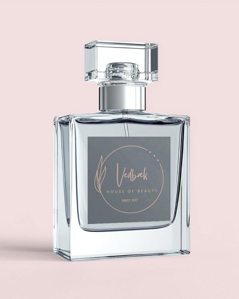 Vedbæk House of Beauty: parfumeflaske med logo