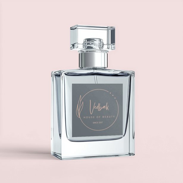 Parfumeflaske med Vedbæk House of Beautys logo